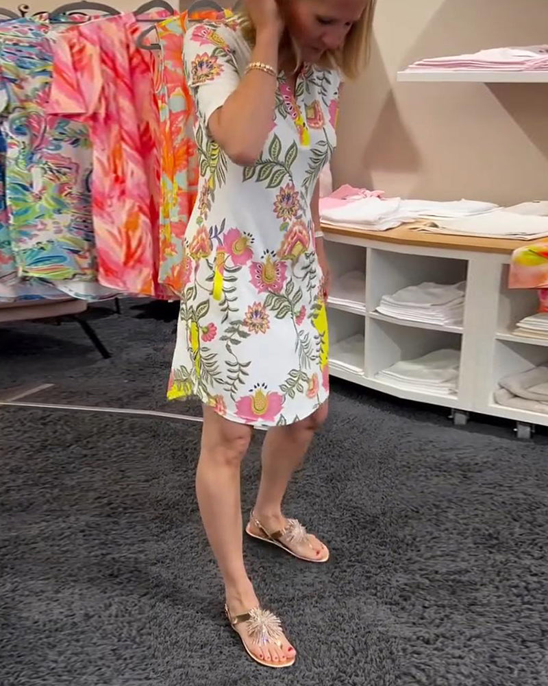 Temperamentvolles Kurzarmkleid mit Blumendruck