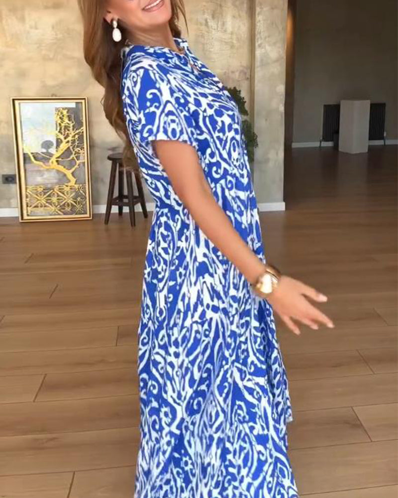 Kurzärmliges, bedrucktes Modekleid