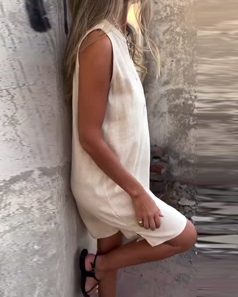 Ärmelloses Kleid mit V-Ausschnitt und Taschenschlitz