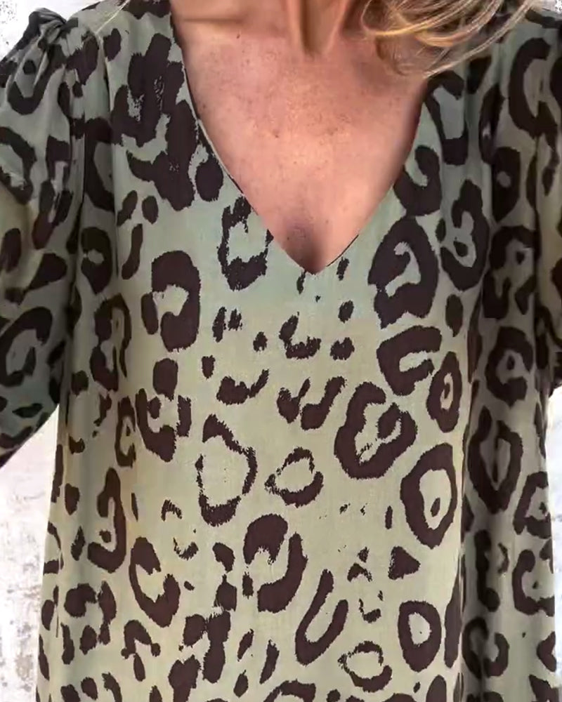 Kleid mit V-Ausschnitt, Leopardenmuster und Laternenärmeln
