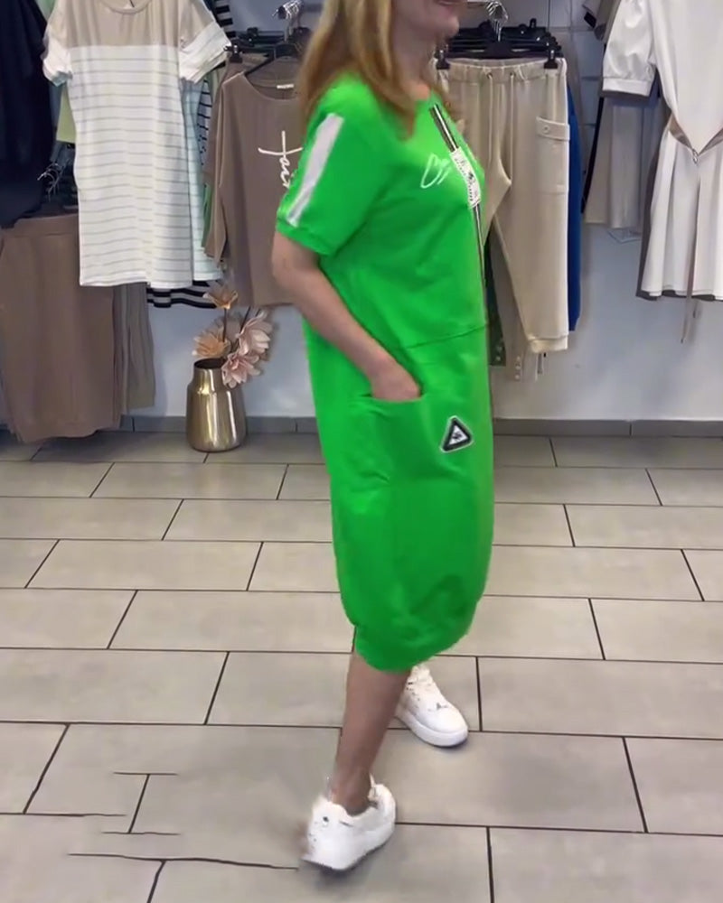 Kurzärmliges bedrucktes Etuikleid