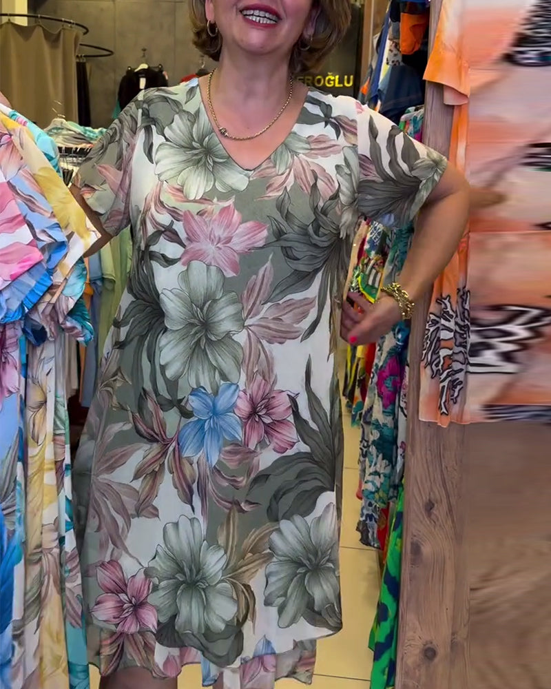 Kleid mit V-Ausschnitt und kurzen Ärmeln und Blumenmuster