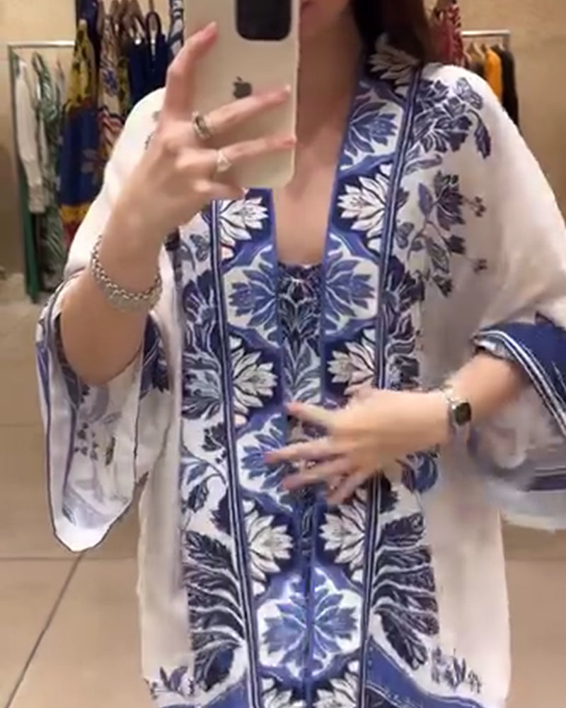 Trägerloser, zweiteiliger Badeanzug mit Cape