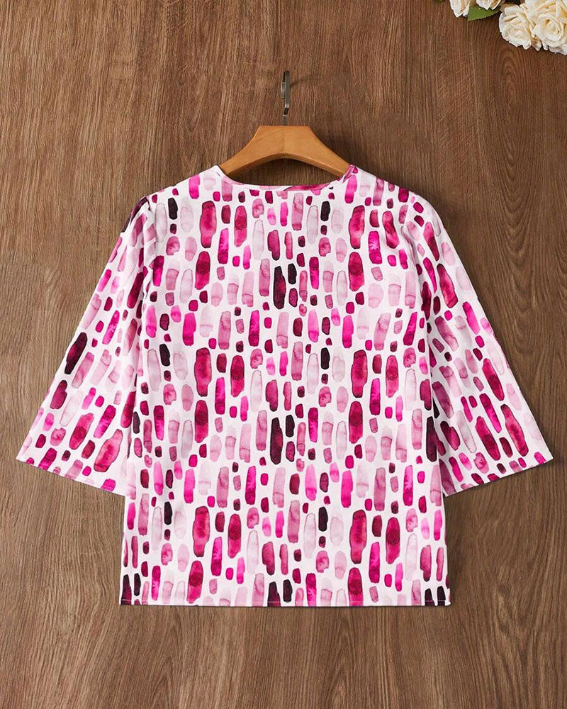 Lässiges bedrucktes, lockeres T-Shirt mit V-Ausschnitt