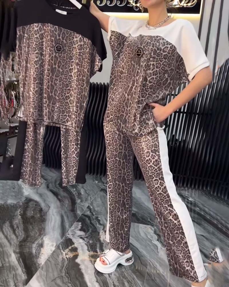 Lässiges zweiteiliges Set mit Leopardenmuster