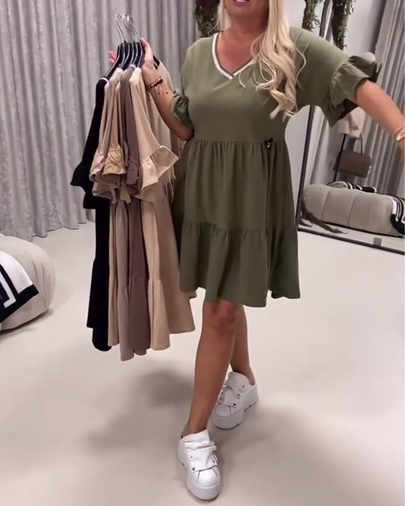 A-Linien-Kleid mit V-Ausschnitt und Rüschenärmeln