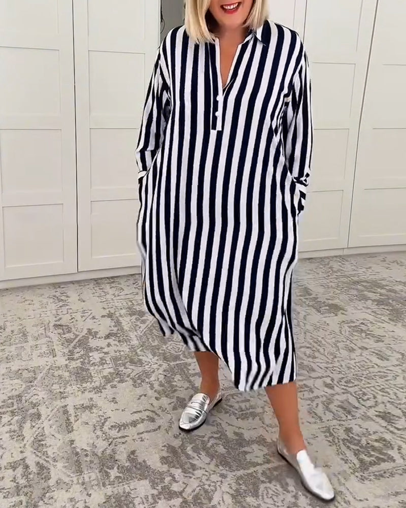 Kleid mit gestreiftem Revers und Tasche
