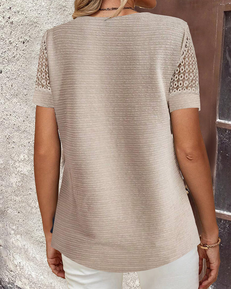 Plissierte Bluse mit eckigem Ausschnitt und kurzen Ärmeln