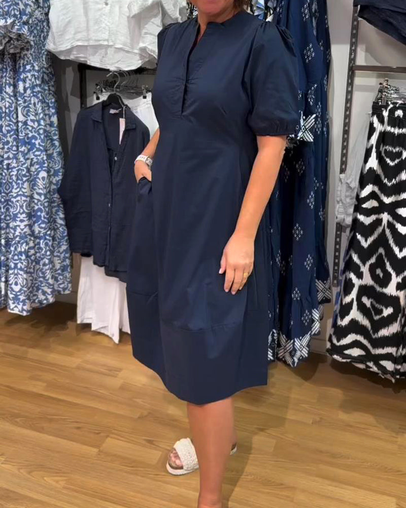 Lockeres Kleid mit Puffärmeln und einfarbiger Farbe
