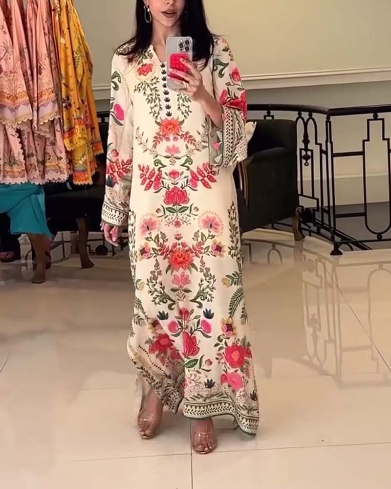 Buntes, geblümtes, langes Kleid mit Schlitz