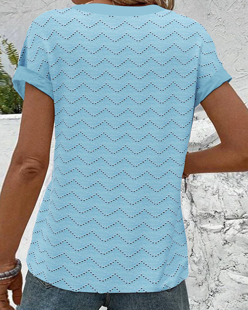 Maglietta a maniche corte con scollo a V e motivo cava