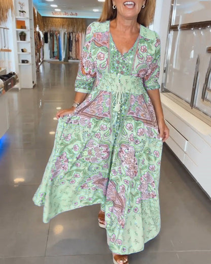 Urlaubskleid mit V-Ausschnitt und 3/4-Ärmeln