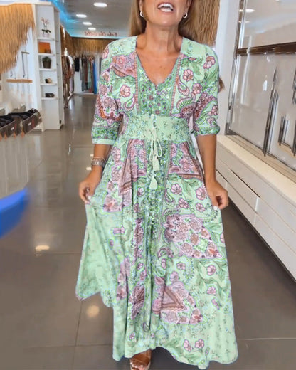 Urlaubskleid mit V-Ausschnitt und 3/4-Ärmeln