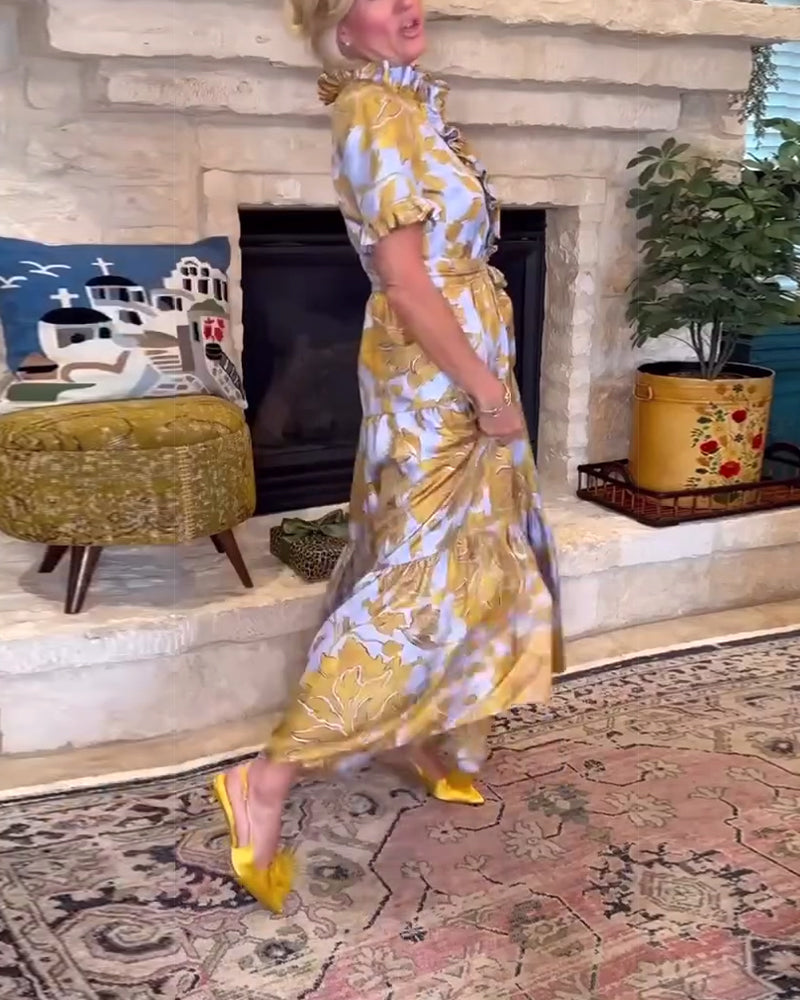 Bedrucktes Maxikleid mit Rüschen und kurzen Ärmeln