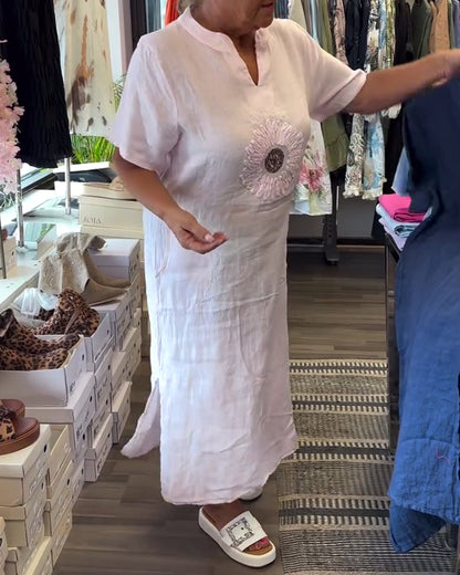 Kleid mit Stehkragen und Schlitz