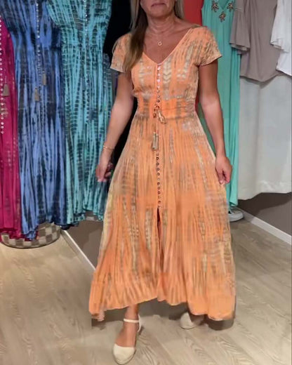 Kurzarmkleid mit V-Ausschnitt und Batikmuster