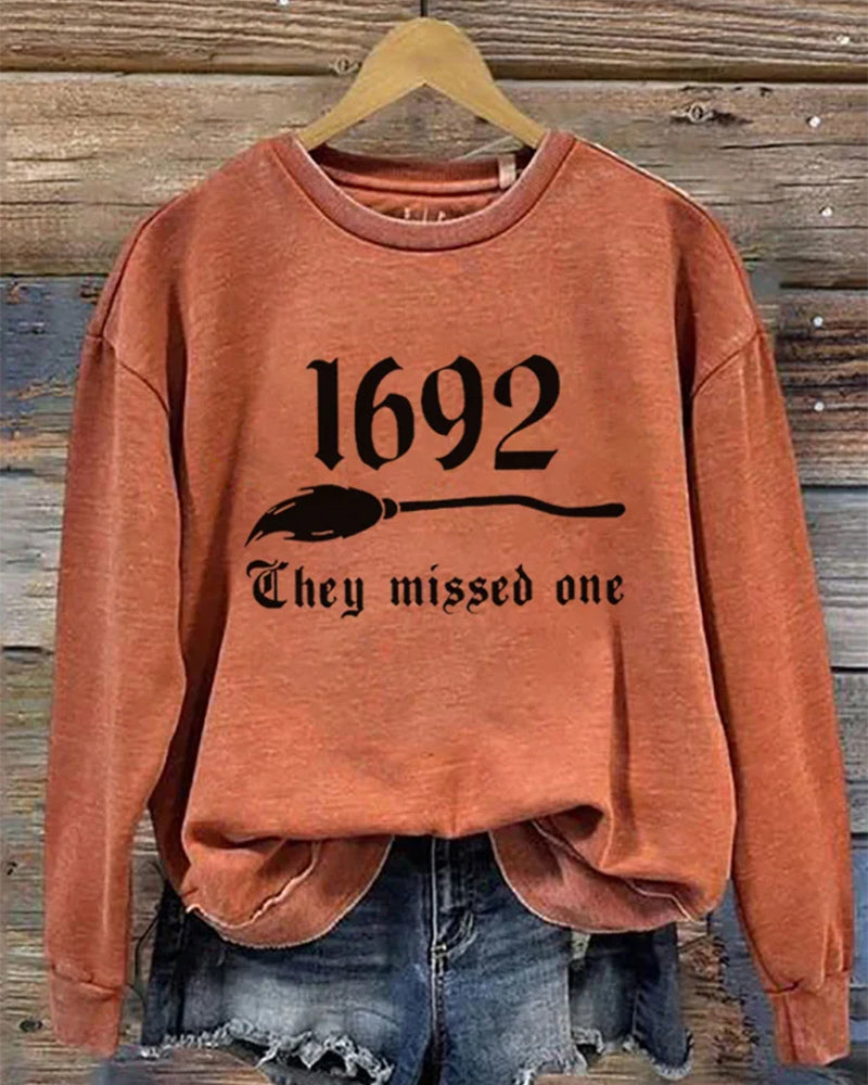 Women's 1692 They Missed One Salem Witch Printed Round Neck Long Sleeve Sweatshirt 2024 f/w halloween sweatshirts