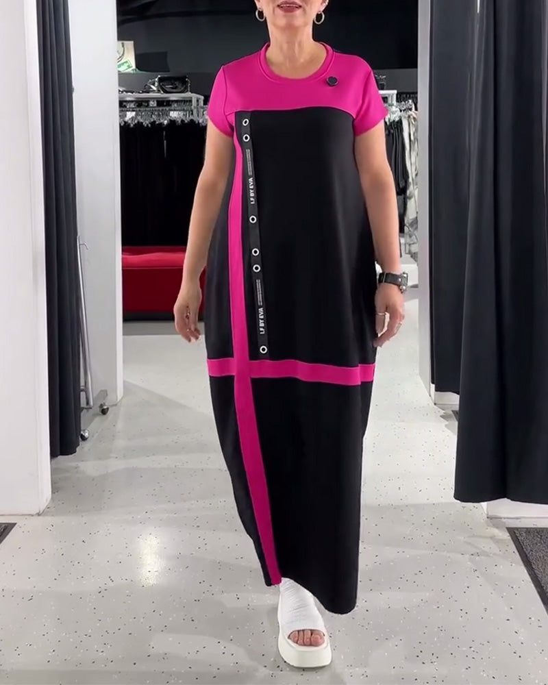 Lässiges Kleid in Kontrastfarbe mit Rundhalsausschnitt