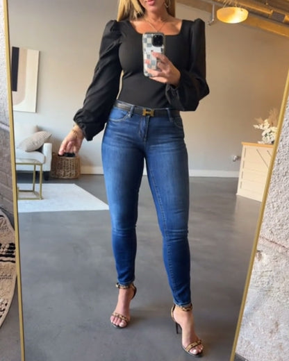 Camicetta con maniche a sbuffo e colletto quadrato