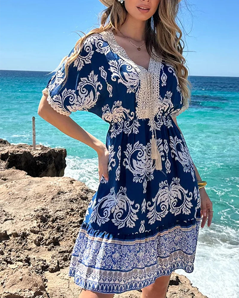 Abito casual stampato con scollo a V