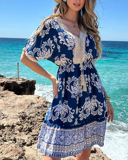 Abito casual stampato con scollo a V