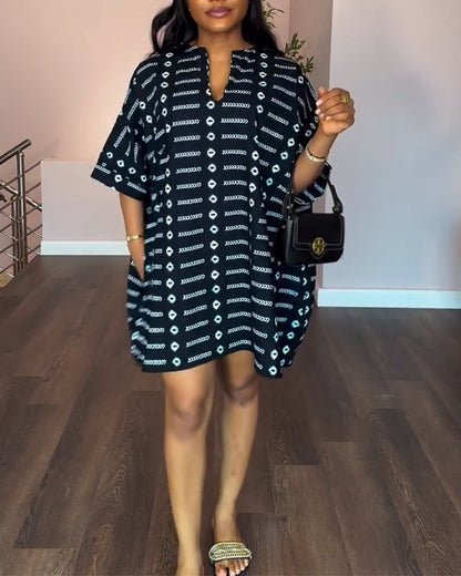 Halbärmeliges, lockeres, lässiges Kleid mit Print