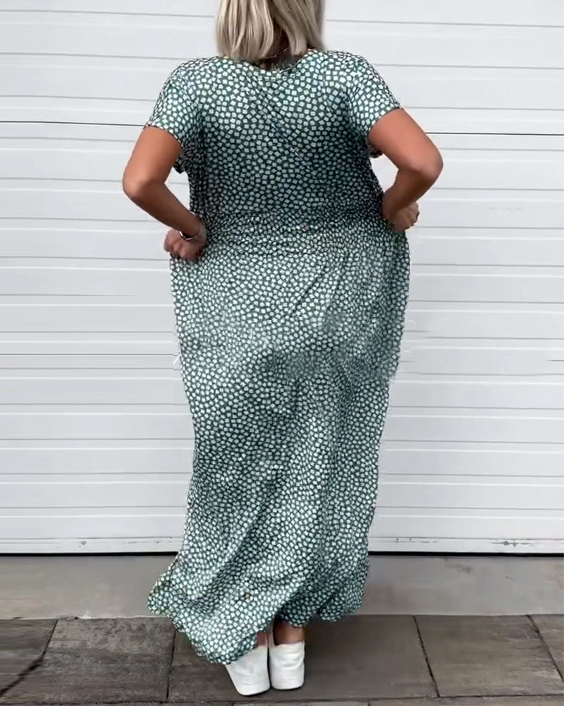 Kurzarmkleid mit V-Ausschnitt und bedruckter Taille