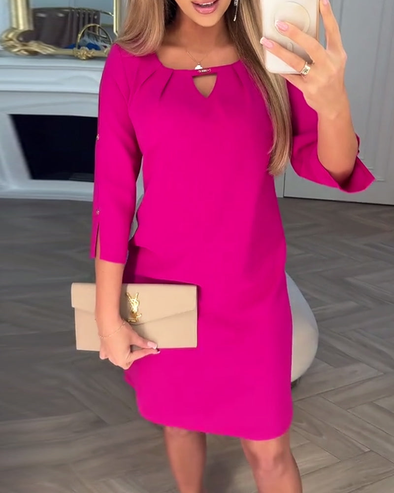 Elegante abito dritto in tinta unita con scollo a V