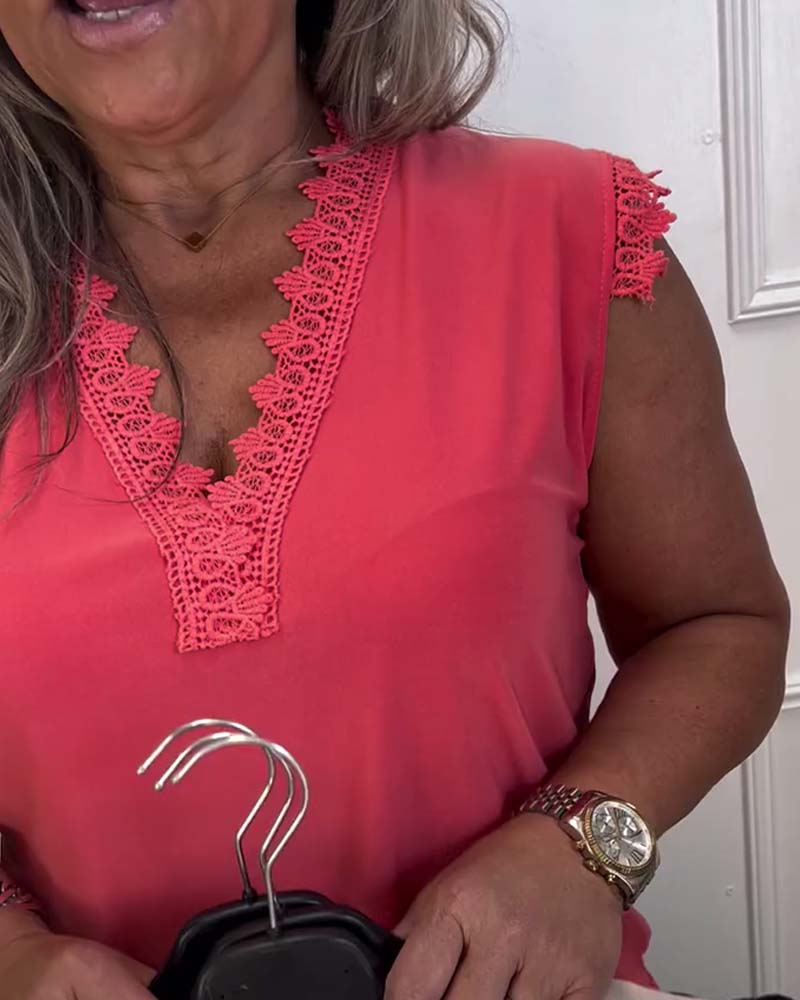 Lässige Weste mit Spitzenbesatz