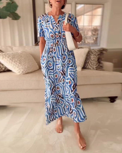 Bedrucktes, kurzärmliges Taillenkleid