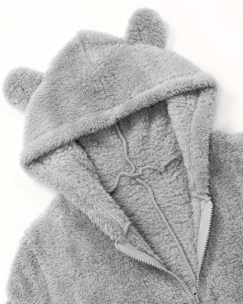 Dicker, pelziger Overall mit Fleecefutter