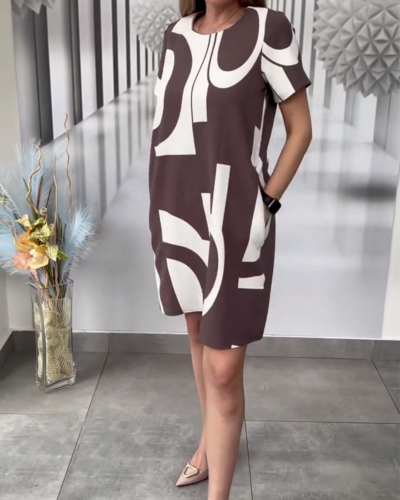 Kurzarmkleid mit unregelmäßigem Muster