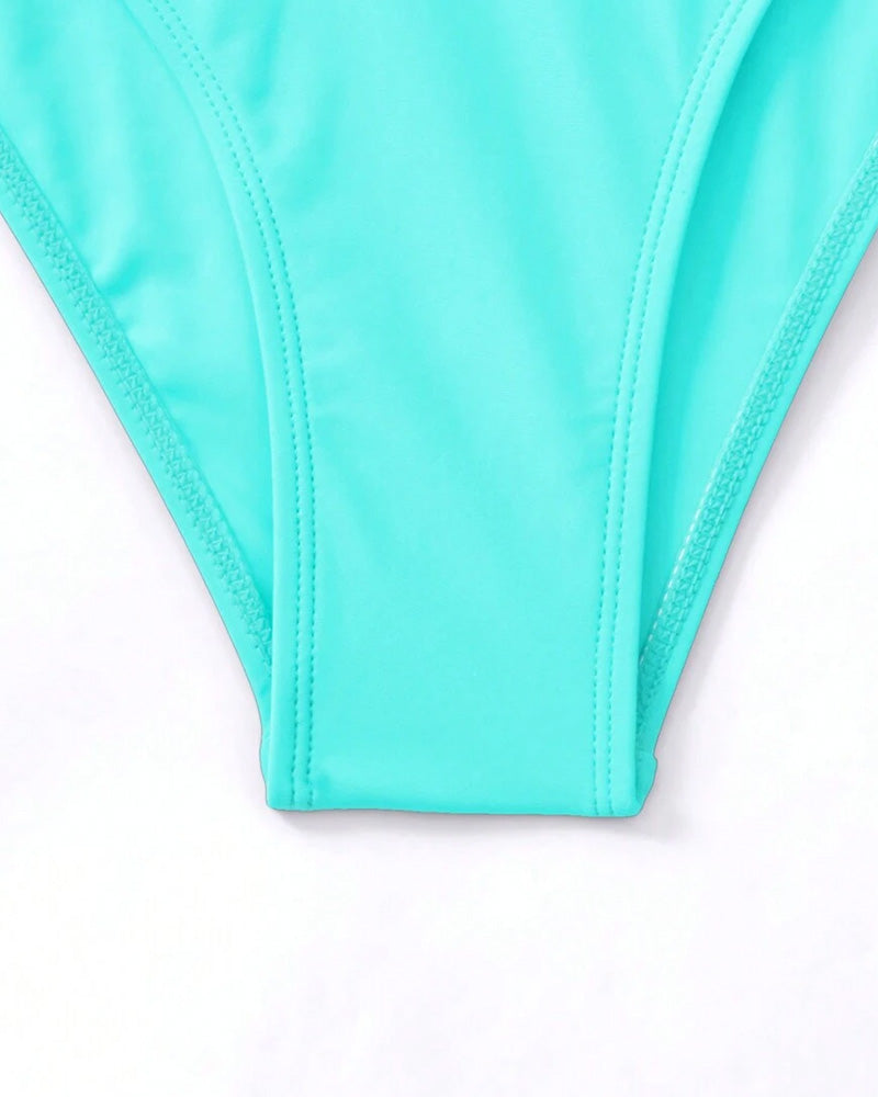 Push-up-BH mit Rüschen und einfarbigem Bikini