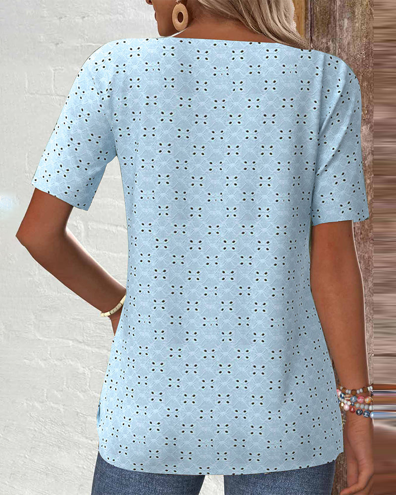 Lässige Bluse mit einfarbigen Hohlsaum