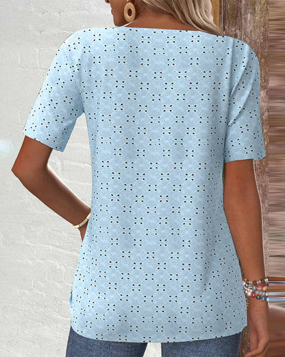 Lässige Bluse mit einfarbigen Hohlsaum