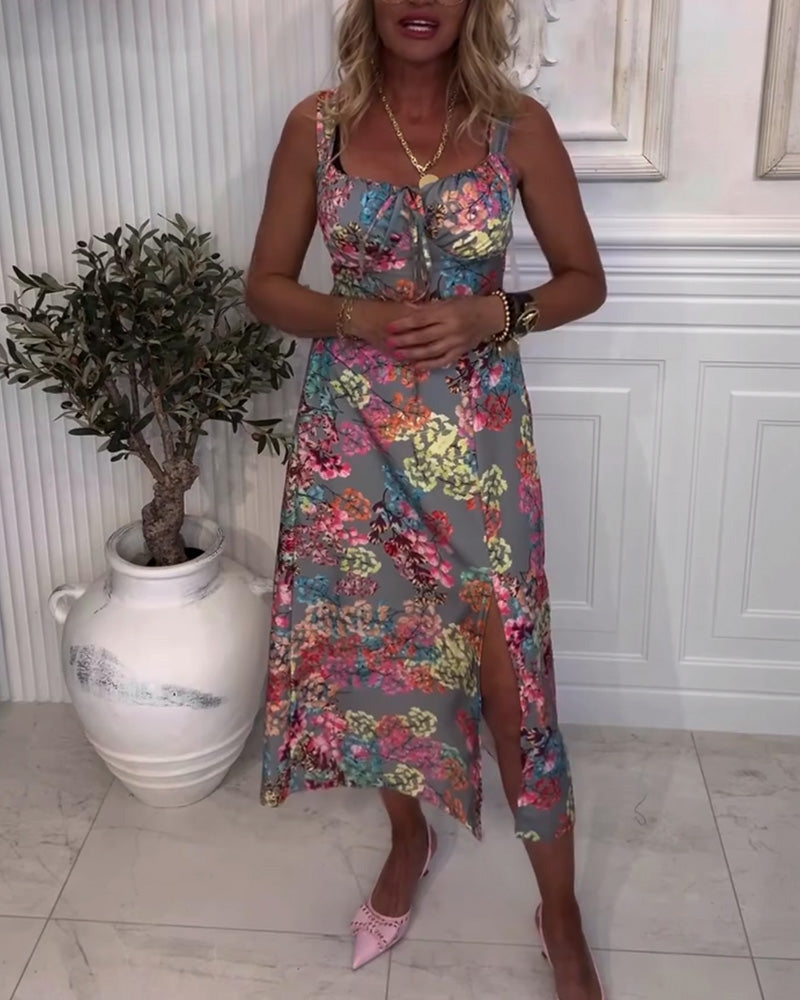 Trägerkleid mit Blumenmuster und Schlitz