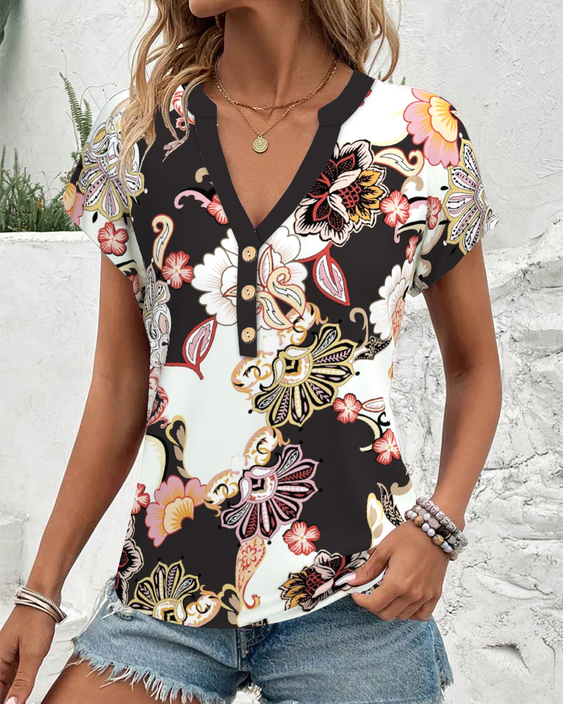 Bedruckte Kurzarmbluse mit V-Ausschnitt und Knöpfen