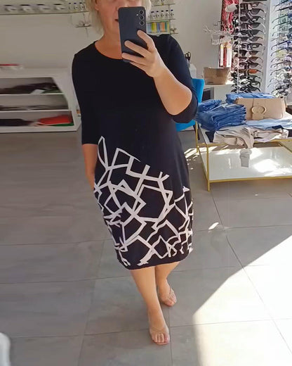 Langärmliges Kleid mit geometrischem Muster