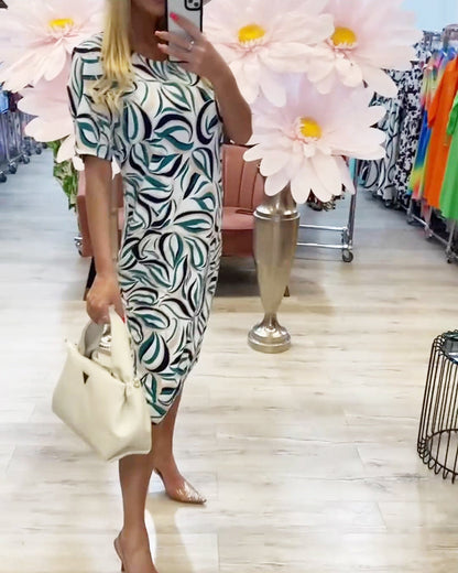 Gerade geschnittenes Kleid mit Rundhalsausschnitt und Blumenmuster