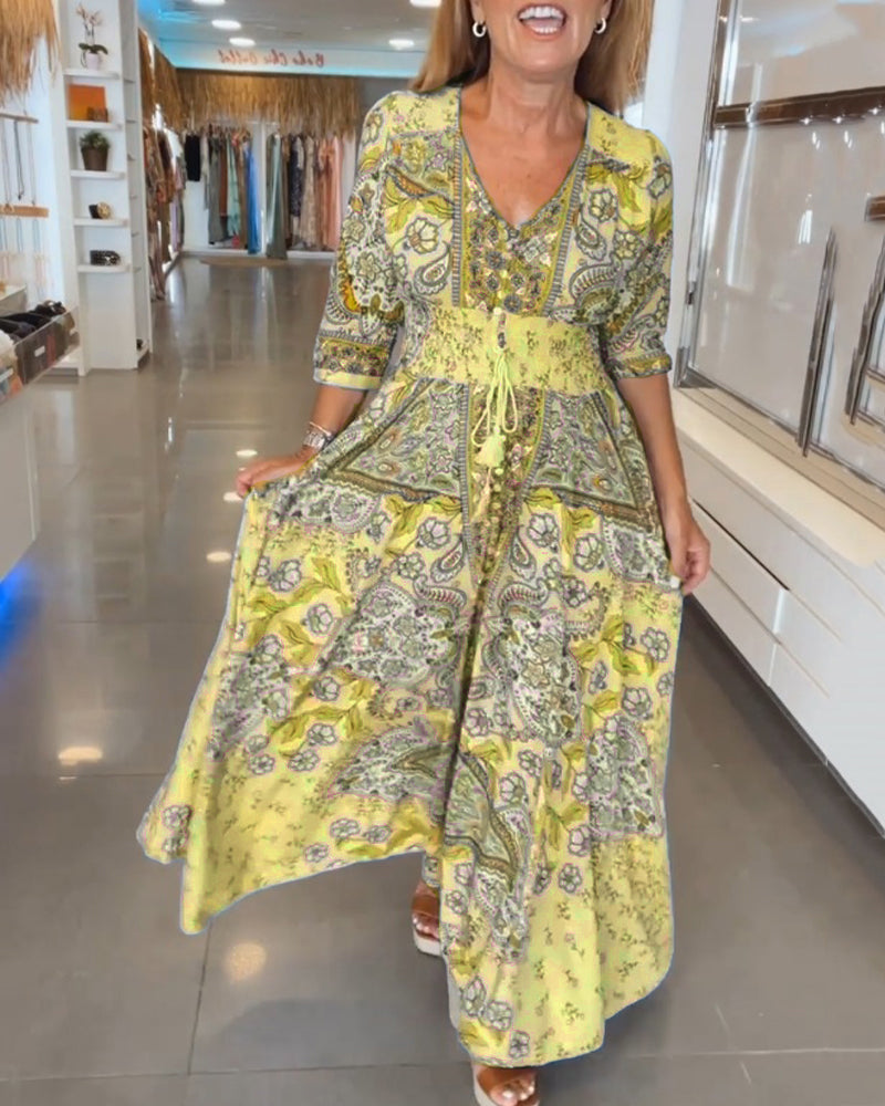 Urlaubskleid mit V-Ausschnitt und 3/4-Ärmeln