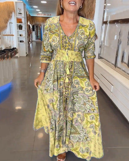 Urlaubskleid mit V-Ausschnitt und 3/4-Ärmeln