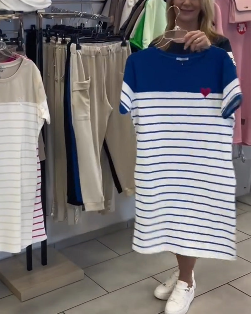 Lässiges gestreiftes Kleid mit Rundhalsausschnitt