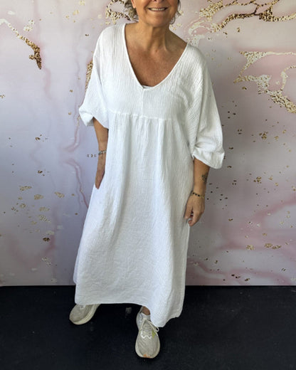 Einfarbiges, plissiertes Kleid im Waldstil mit V-Ausschnitt