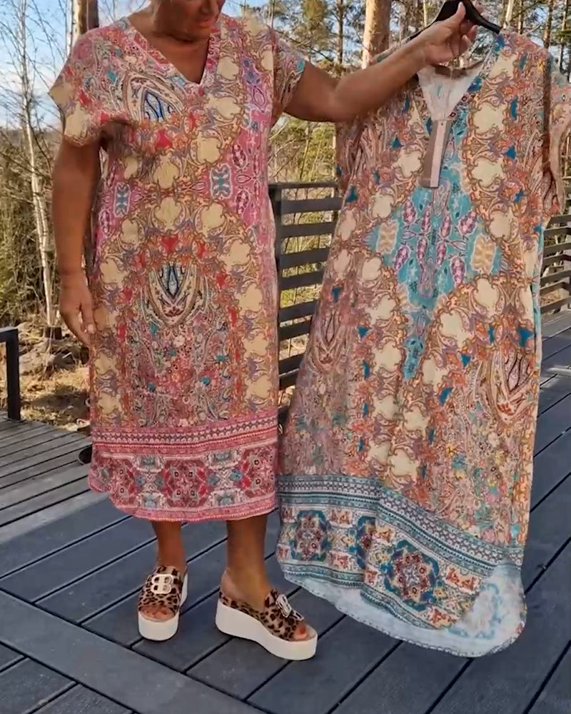 Bedrucktes Etuikleid mit V-Ausschnitt und kurzen Ärmeln