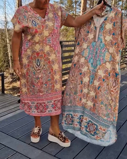 Bedrucktes Etuikleid mit V-Ausschnitt und kurzen Ärmeln