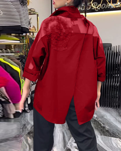 Bluse mit Blumenmuster und Spitzenbesatz am Revers