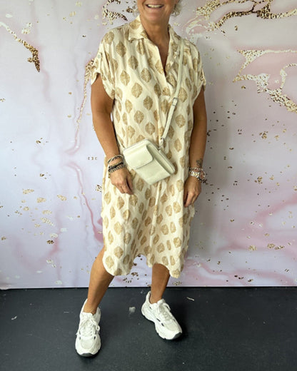 Lockeres Kleid mit Revers und kurzen Ärmeln