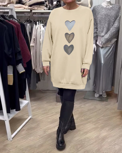 Lässiges Etuikleid mit Herzmuster