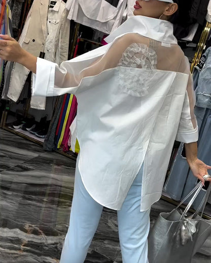 Bluse mit Blumenmuster und Spitzenbesatz am Revers