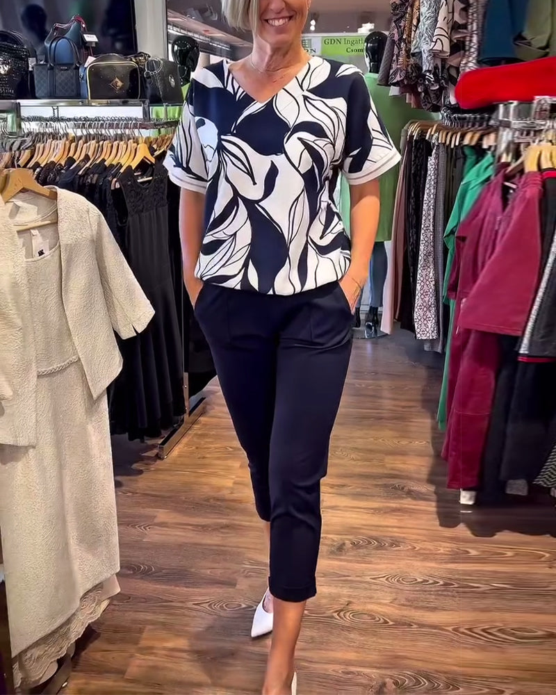 Lässiges T-Shirt mit V-Ausschnitt und Print